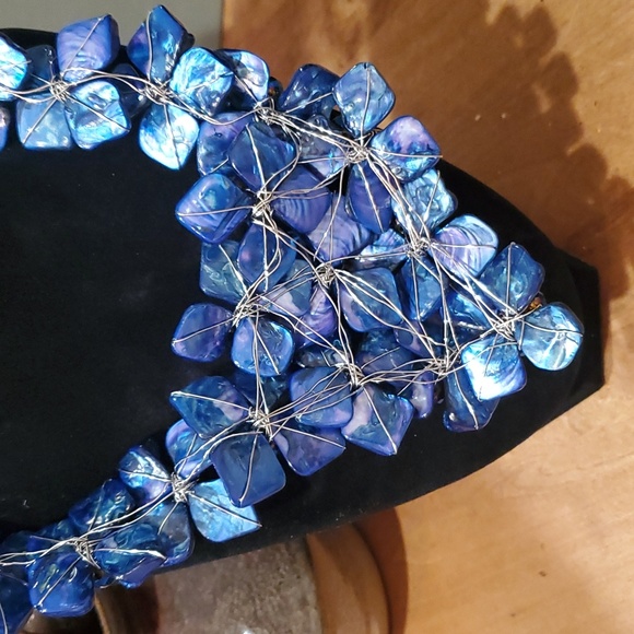 Blue Shell Flower & Bead Bid Statement Necklace - Picture 5 of 7